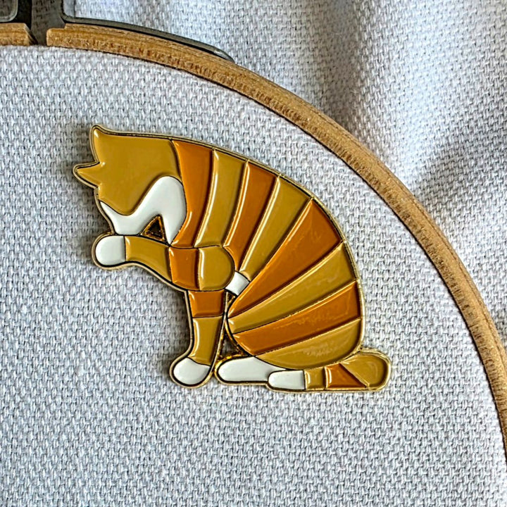 Ginger Cat Magnetic Needle Minder