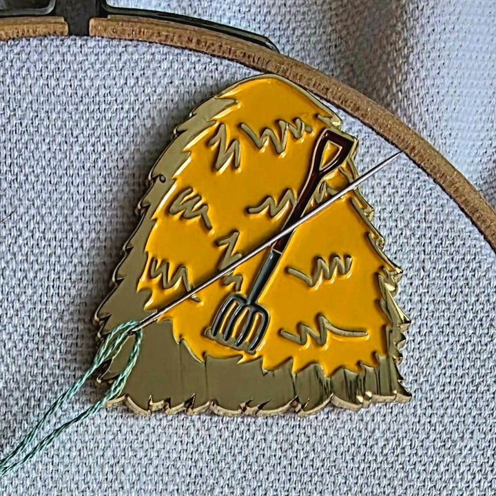 Needle in a Haystack Magnetic Needle Minder