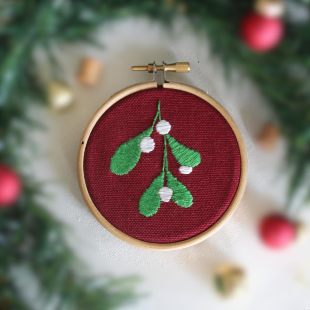 Christmas Bauble Embroidery Kit - Mistletoe