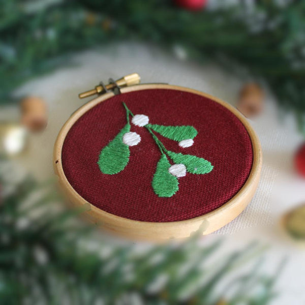 Christmas Bauble Embroidery Kit - Mistletoe