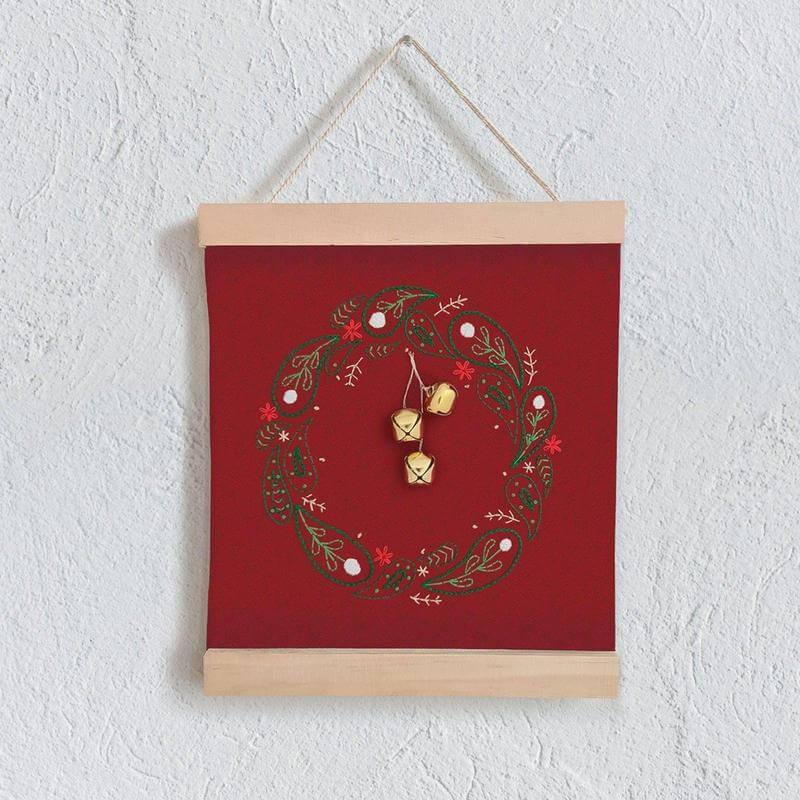 Paraffle Embroidery Banner Embroidery kit Christmas Wreath Banner Kit