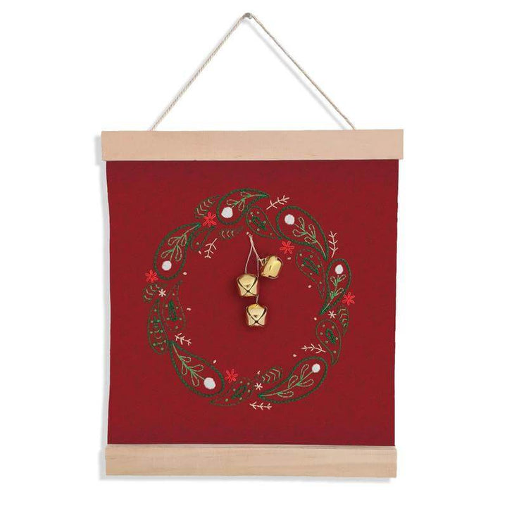 Paraffle Embroidery Banner Embroidery kit Christmas Wreath Banner Kit